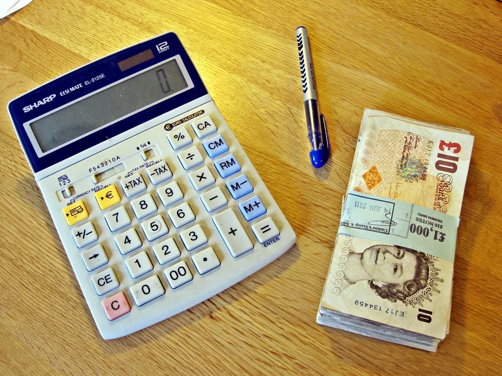 Calculatrice et documents fiscaux pour évaluer l'accompagnement fiscal d'un investissement en private equity